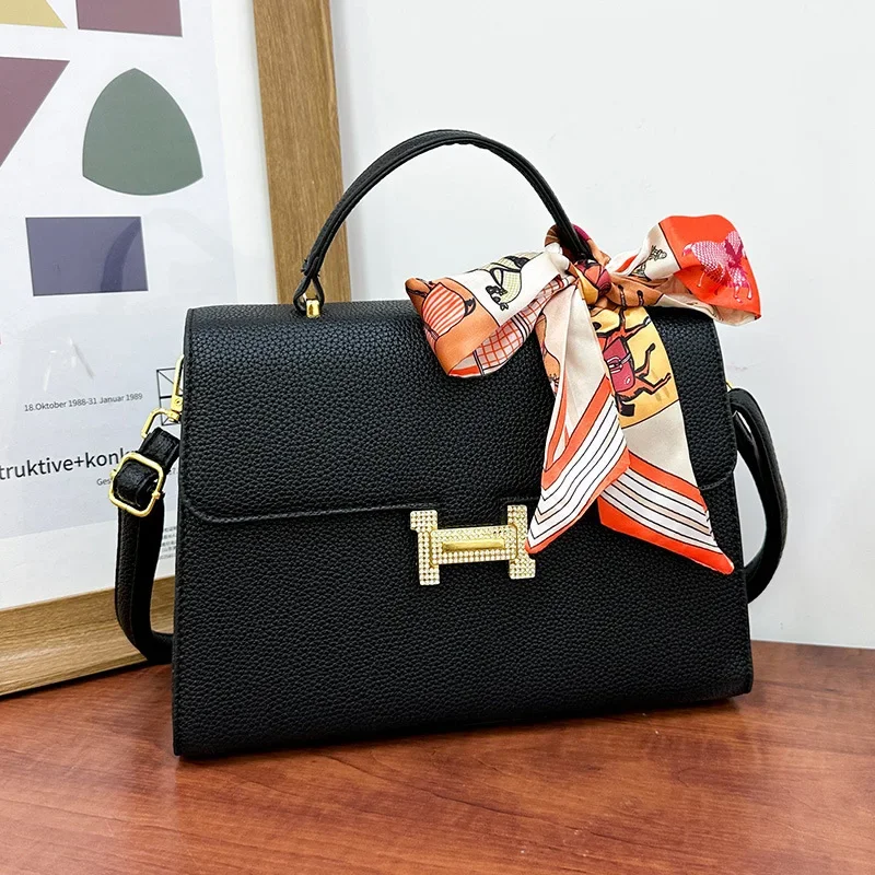 2025 New Designer Kelly Bag for Women Luxury Pebbled Leather Crossbody with Silk Scarf Chain Day to Night Versatile
2025 New Designer Kelly Bag for Women Luxury Pebbled Leather Crossbody with Silk Scarf Chain Day to Night Versatile