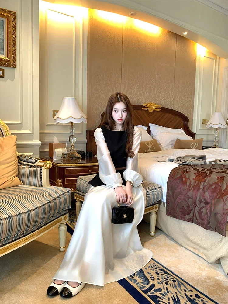 Комплект из двух предметов: юбка А-силуэта с высокой талией и топ с длинным рукавом, винтажный осенний модный костюм с эффектом утяжки на талии
Комплект из двух предметов: юбка А-силуэта с высокой талией и топ с длинным рукавом, винтажный осенний модный костюм с эффектом утяжки на талии