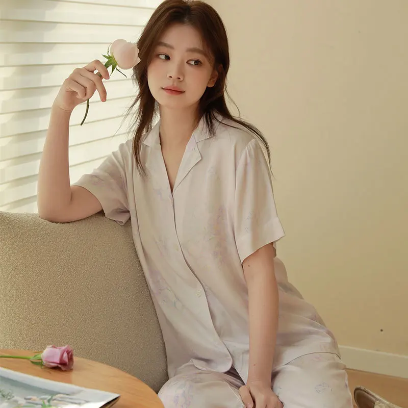 Women's Silky Viscose Satin Pajama Set, Soft & Breathable Floral Sleepwear with Notched Collar & Long Pants for Elegant Home
Women's Silky Viscose Satin Pajama Set, Soft & Breathable Floral Sleepwear with Notched Collar & Long Pants for Elegant Home