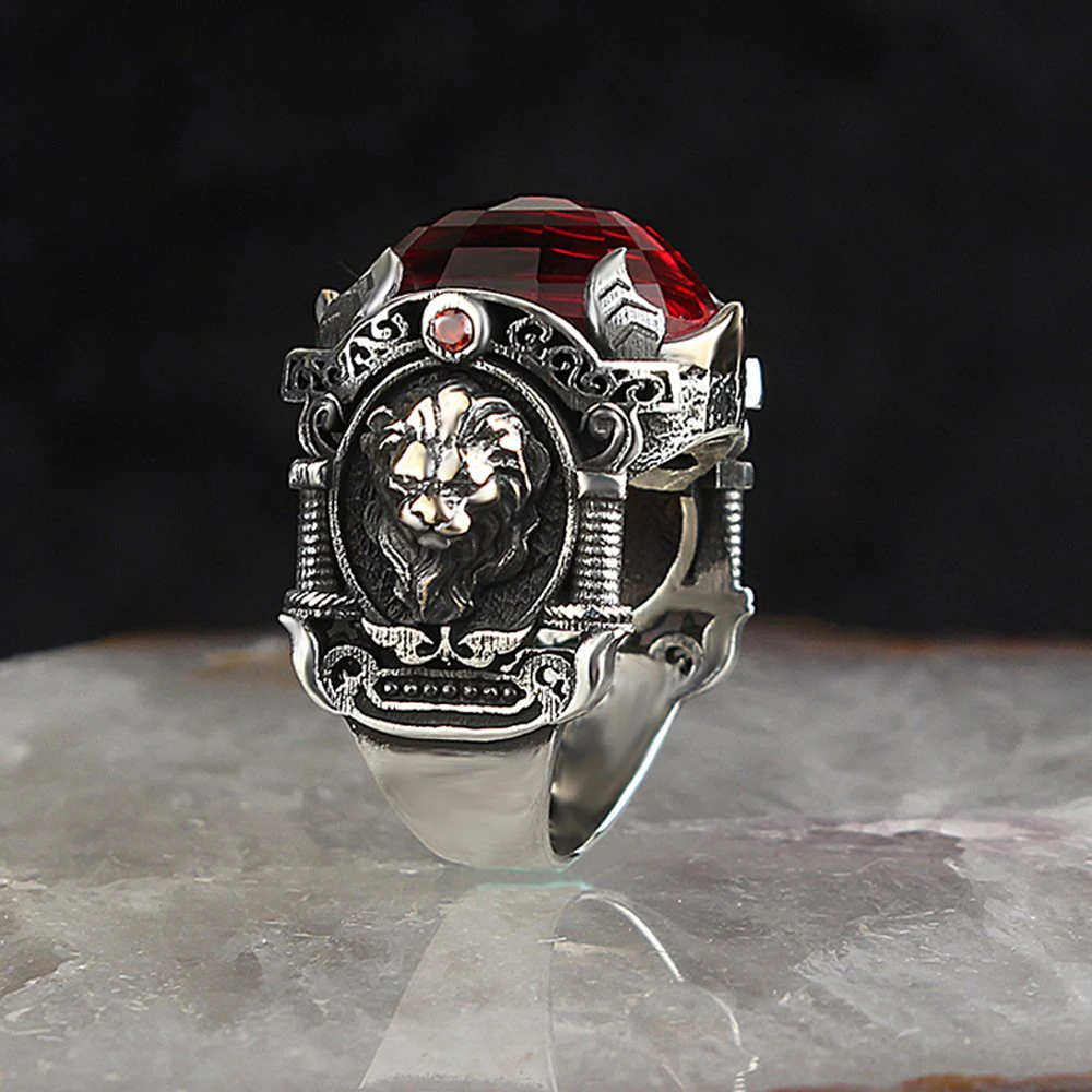 Lion With Icon Crystal Cut Zircon Cubic Zirconia 925 Sterling Silver Men 'S Ring
Lion With Icon Crystal Cut Zircon Cubic Zirconia 925 Sterling Silver Men 'S Ring
