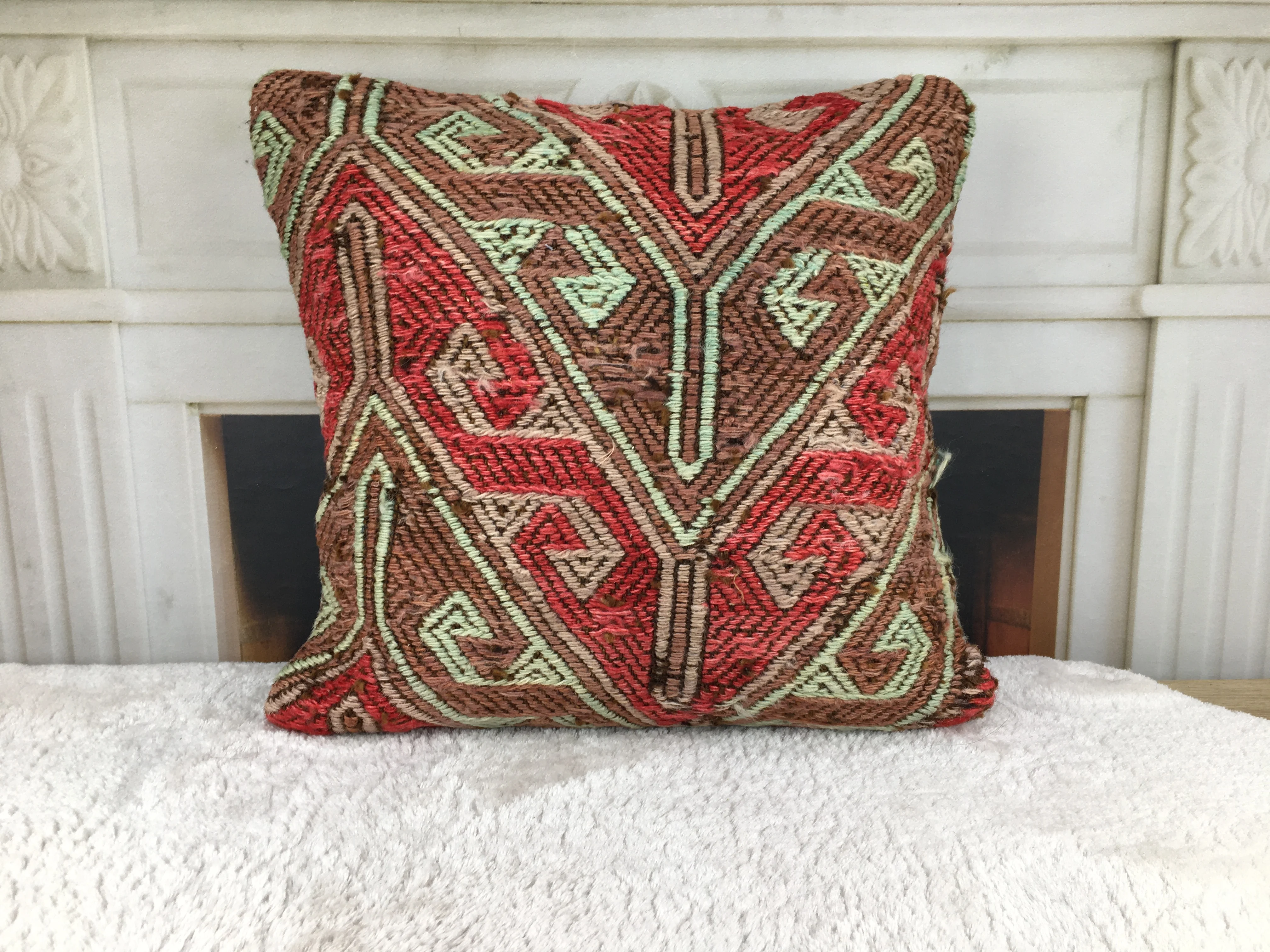 Handmade Boho Kilim Pillow Decorative Throw Pillow - 18x18 Inches - 45x45 Cm Wool Hidden Zipper
Handmade Boho Kilim Pillow Decorative Throw Pillow - 18x18 Inches - 45x45 Cm Wool Hidden Zipper