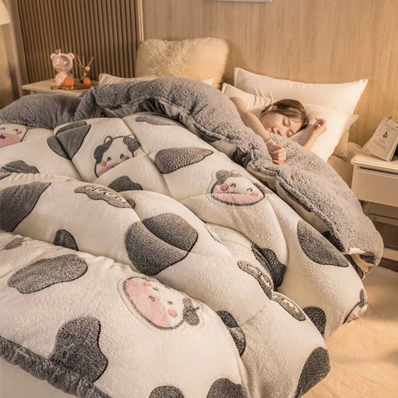 double-faced Lamb velvet quilt thicken warm winter luxury comforter spring autumn blanket soft quilt duvets twin queen king size
double-faced Lamb velvet quilt thicken warm winter luxury comforter spring autumn blanket soft quilt duvets twin queen king size