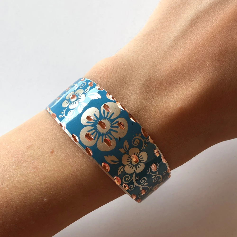 Trend 2021 Fashion Metal Handmade Copper Bracelet Bangle Gift with Flower Pattern
Trend 2021 Fashion Metal Handmade Copper Bracelet Bangle Gift with Flower Pattern
