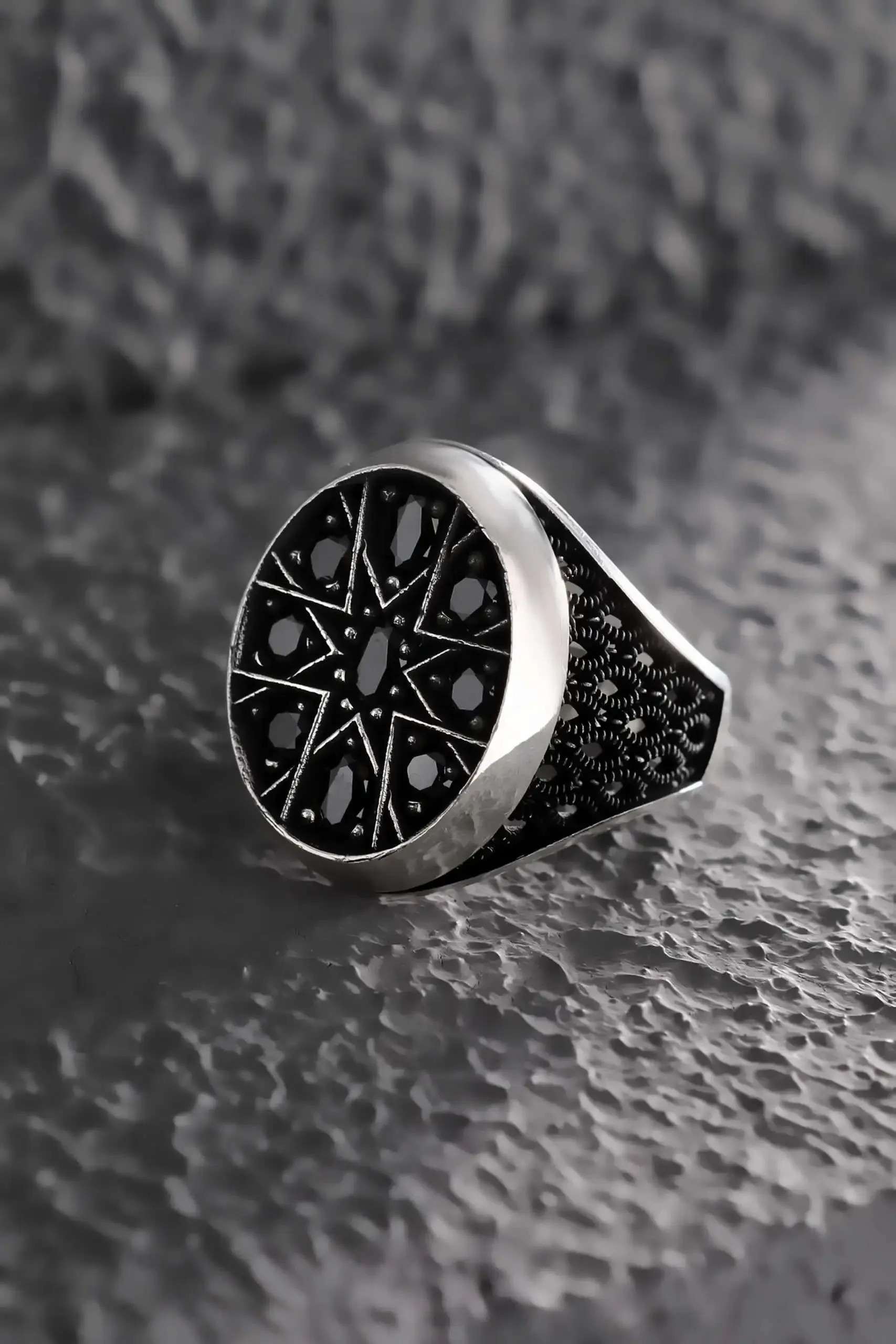 925 Sterling Silver Zircon Stone Handmade Craftsmanship Stylish Retro Men's Ring Gift Accessory Jewelry
925 Sterling Silver Zircon Stone Handmade Craftsmanship Stylish Retro Men's Ring Gift Accessory Jewelry