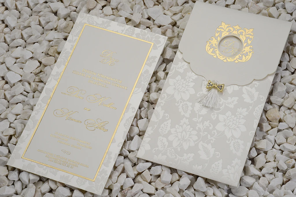 50pcs Classic Wedding Invitations Card, Love Heart Greeting Card Valentine's Day Wedding Party Favors Decoration personalization
50pcs Classic Wedding Invitations Card, Love Heart Greeting Card Valentine's Day Wedding Party Favors Decoration personalization