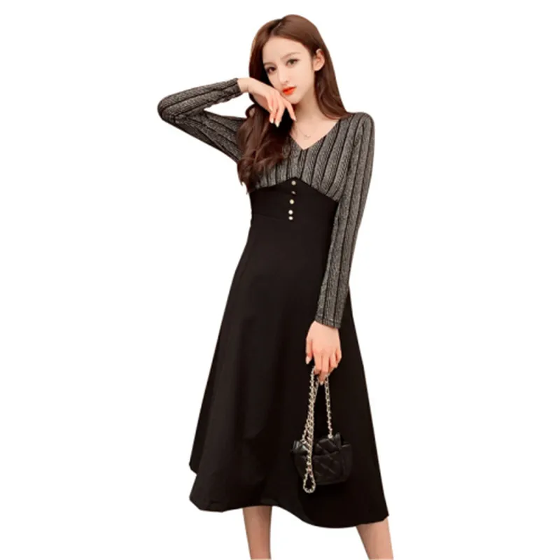 Long sleeve dress female 2020 French spring and autumn new fashion temperament V-neck long stitching dress
Long sleeve dress female 2020 French spring and autumn new fashion temperament V-neck long stitching dress