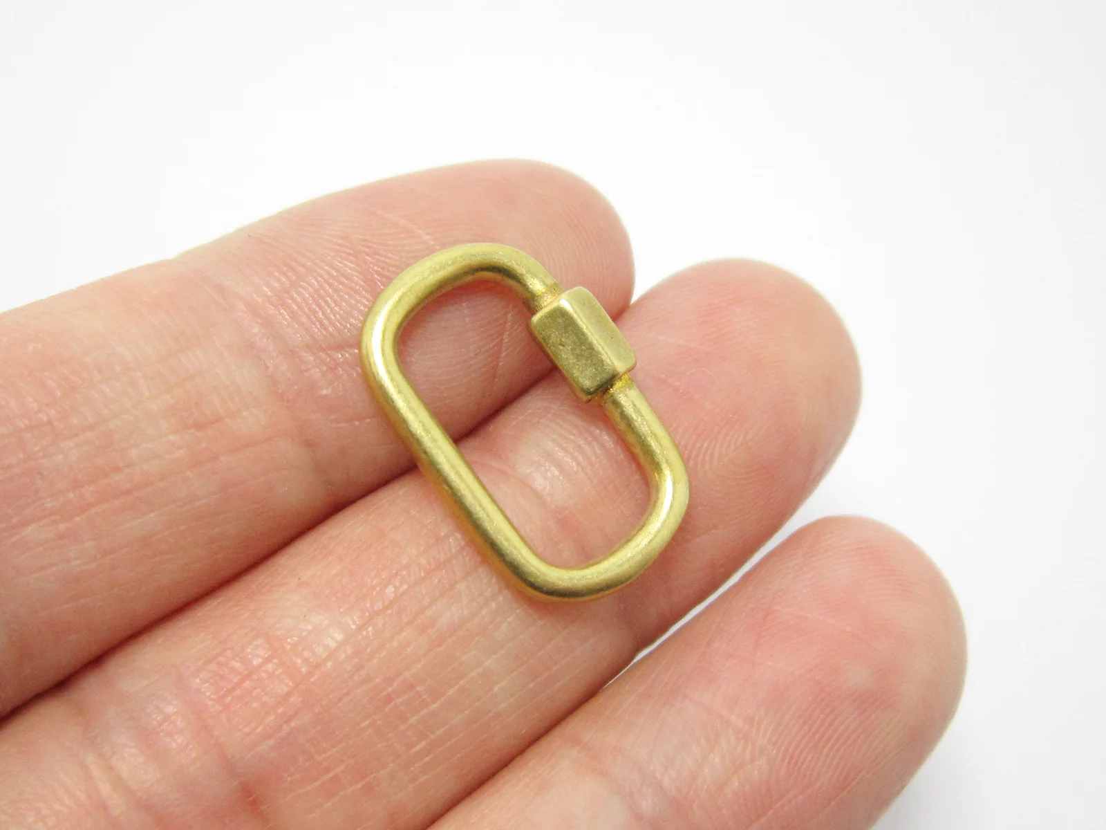 2pcs Brass Carabiner clasp oval Brass connector Keychain accessories 20.2x13.2x2.2mm Brass components Handbag findings-R1312
2pcs Brass Carabiner clasp oval Brass connector Keychain accessories 20.2x13.2x2.2mm Brass components Handbag findings-R1312