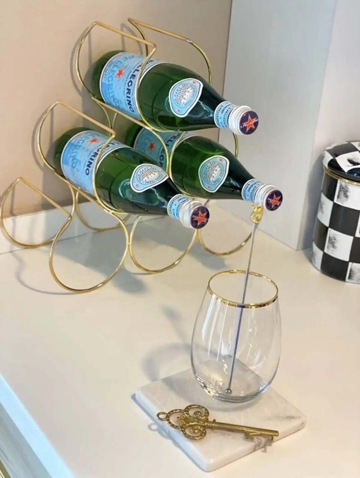 European Style Metal 6 Pcs Wine Rack Multi-Purpose Bottle Rack Oil Rack Bottle Stand Kitchen Organization and Storage Stand
European Style Metal 6 Pcs Wine Rack Multi-Purpose Bottle Rack Oil Rack Bottle Stand Kitchen Organization and Storage Stand
