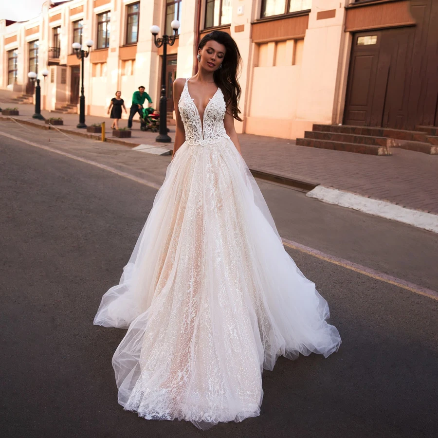 Spaghetti Straps Crystals A-line Elegant Tulle/Lace Champagne Wedding Dress Bling Bling Sequin Open Back Bridal Dress
Spaghetti Straps Crystals A-line Elegant Tulle/Lace Champagne Wedding Dress Bling Bling Sequin Open Back Bridal Dress