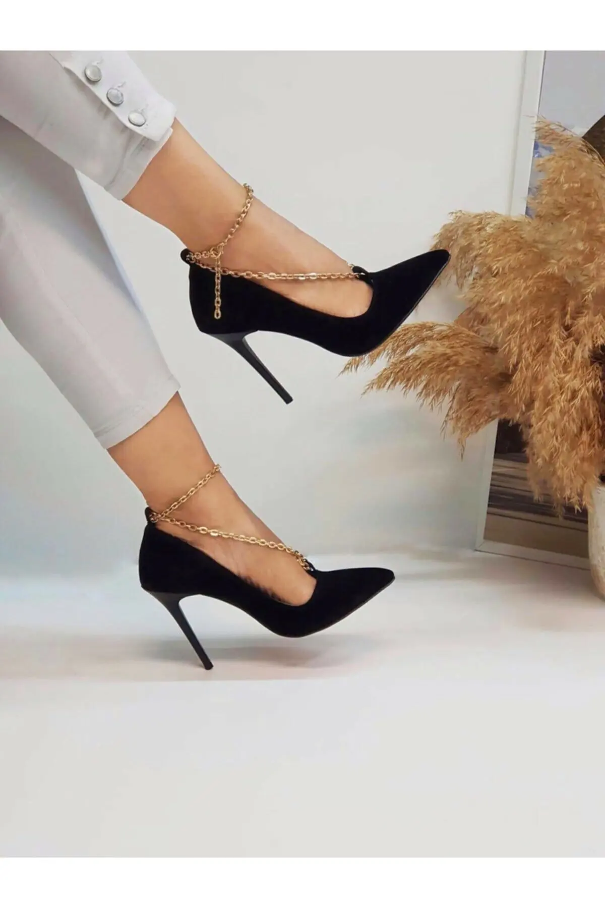 Women Casual Party Night Dress Comfortable Black Shoes with Chain, Blue Women Pumps Luxury High Heels with Gold Color Chain
Women Casual Party Night Dress Comfortable Black Shoes with Chain, Blue Women Pumps Luxury High Heels with Gold Color Chain