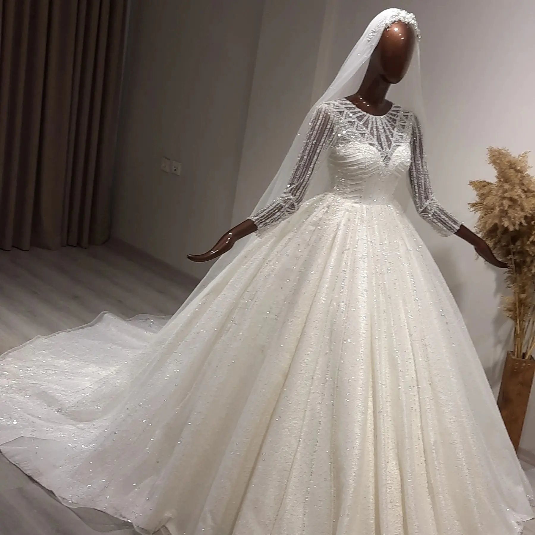 Wedding Dress Customizable Lace Sleeve Handmade V Neck Princess Bridal Gown 2022 Haute Couture Usiba Design
Wedding Dress Customizable Lace Sleeve Handmade V Neck Princess Bridal Gown 2022 Haute Couture Usiba Design