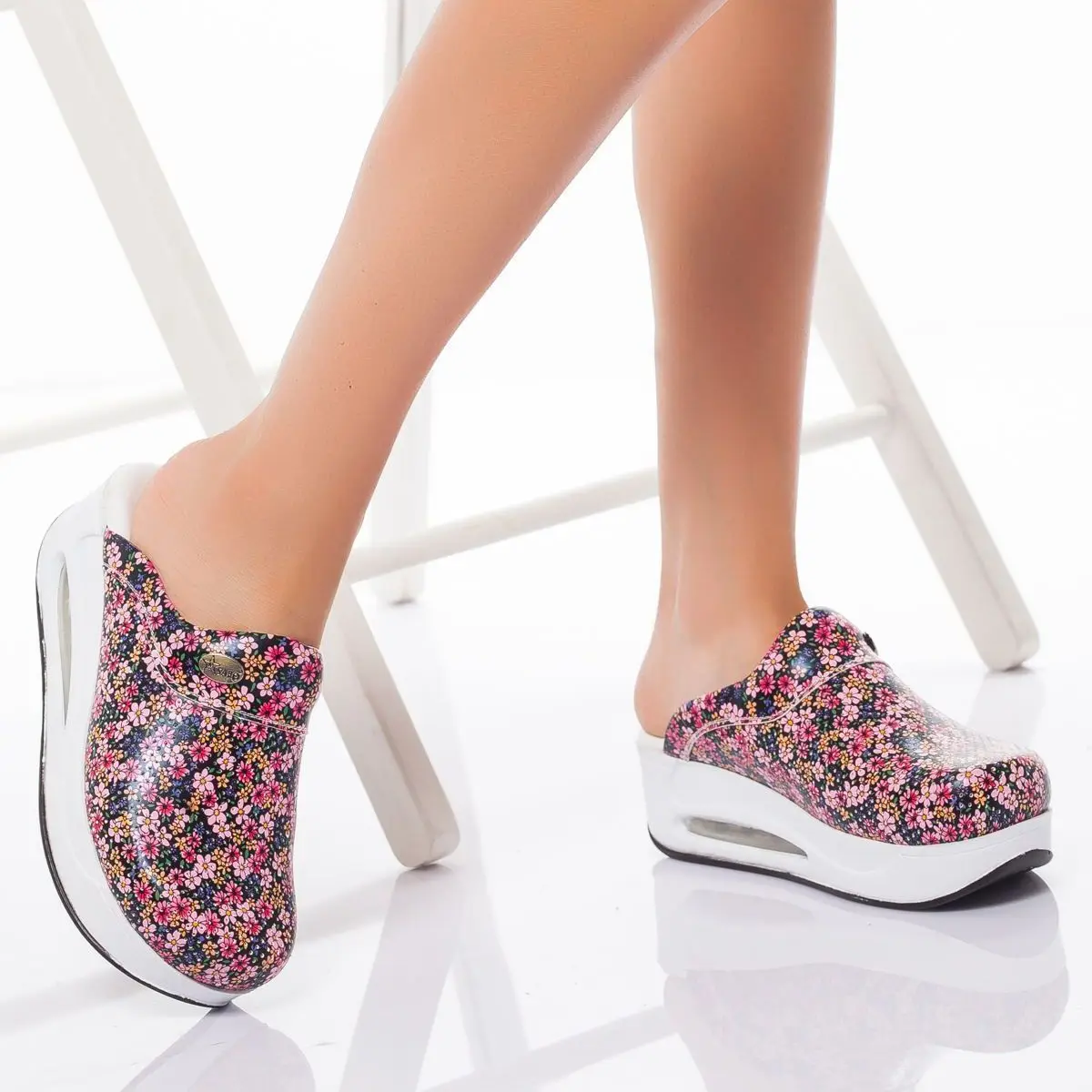 2022 New Orthopedic Sabo Women Slippers Sandals Shoes Nurse Doctor Hospital Medical Casual Quality Soft Comfort Anti-Slip Clogs
2022 New Orthopedic Sabo Women Slippers Sandals Shoes Nurse Doctor Hospital Medical Casual Quality Soft Comfort Anti-Slip Clogs