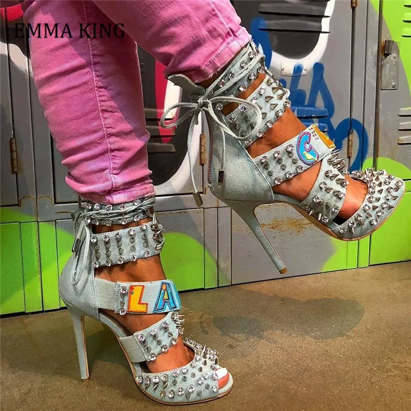 2020 New Rivet Decoration High Heel Women Sandals Female Crystal Gladiator Denim Sandals Ladies Sandles Stilettos Size 35-43
2020 New Rivet Decoration High Heel Women Sandals Female Crystal Gladiator Denim Sandals Ladies Sandles Stilettos Size 35-43