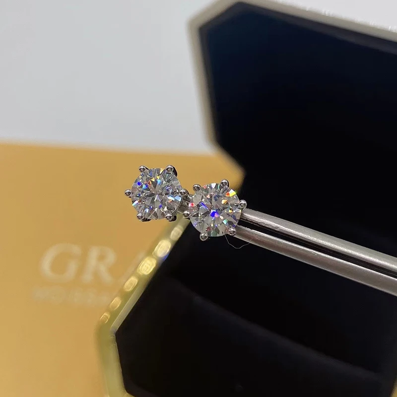 Classic 6 Prong 6.5mm D Color VVS1 Round Moissanite Stud Earrings Screwback 925 Sterling Silver Plated White Gold Ear Studs Gift
Classic 6 Prong 6.5mm D Color VVS1 Round Moissanite Stud Earrings Screwback 925 Sterling Silver Plated White Gold Ear Studs Gift
