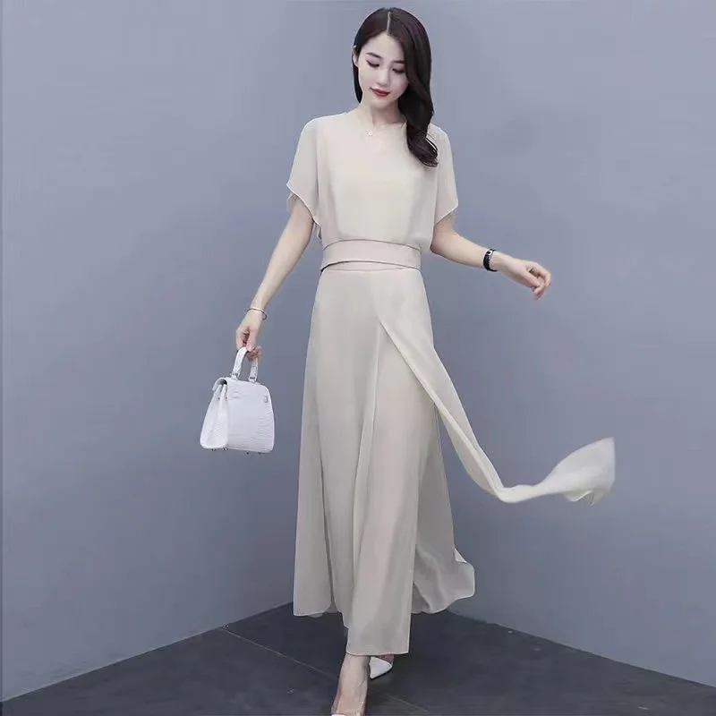 2022 New Summer Solid Color Chiffon Wide Leg Pants Set Solid Color Short Sleeved Skirt Pants Set Two-piece Set
2022 New Summer Solid Color Chiffon Wide Leg Pants Set Solid Color Short Sleeved Skirt Pants Set Two-piece Set
