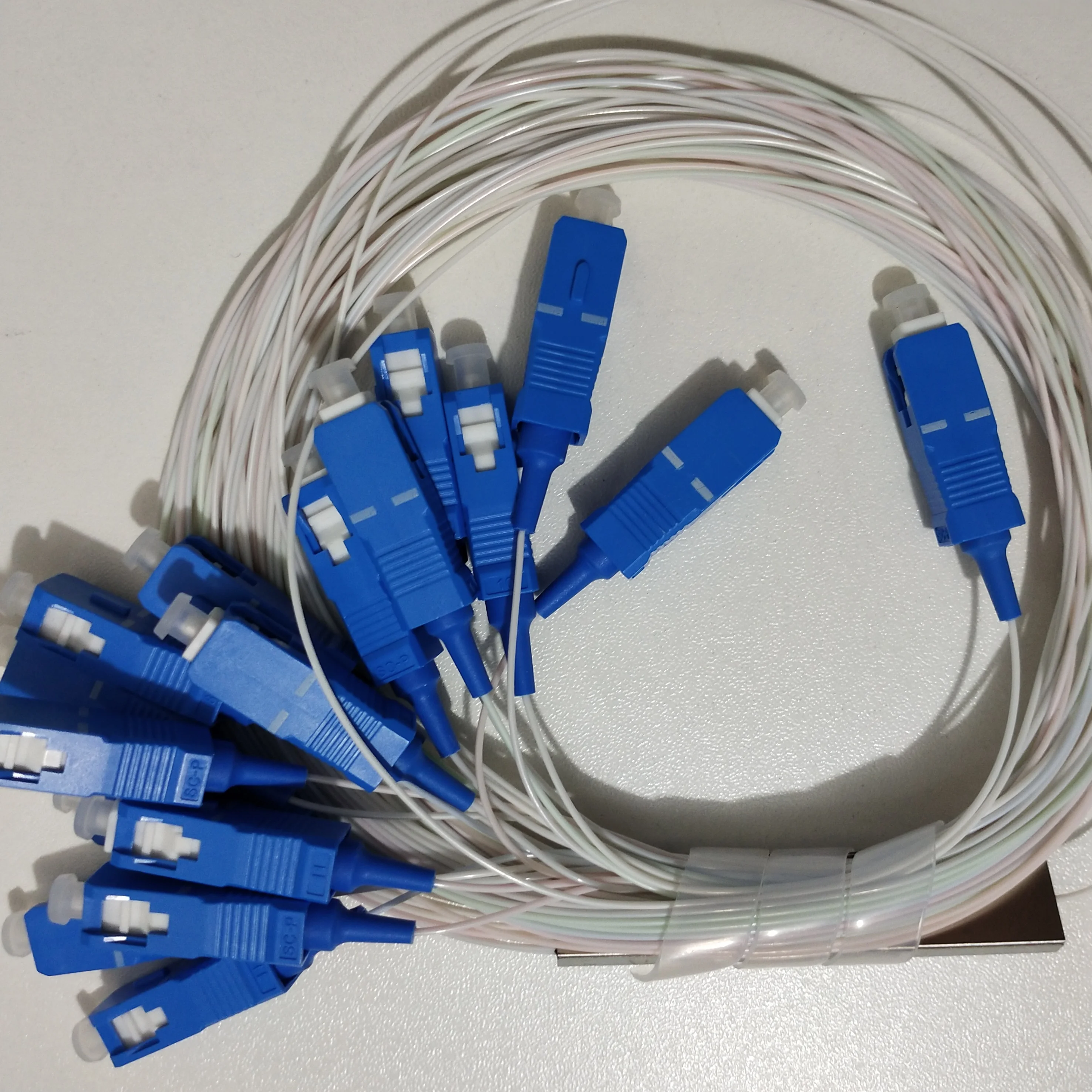 Free shipping 10pcs Single Mode Fiber Optical G657A1 PVC 1m FTTH 0.9mm Mini PLC Splitter 1x16 SC UPC Fiber Optical PLC Splitter
Free shipping 10pcs Single Mode Fiber Optical G657A1 PVC 1m FTTH 0.9mm Mini PLC Splitter 1x16 SC UPC Fiber Optical PLC Splitter