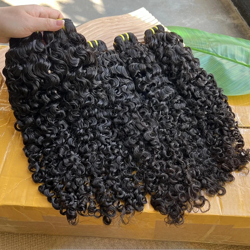 Birmese krullende menselijke haarbundels # 1B Natuurlijke Kleur Golvend Ruw Maagdelijk Haar Weave Extensions Bouncy Krullend 100% Menselijk Haar Voor Vrouwen - afbeelding 2