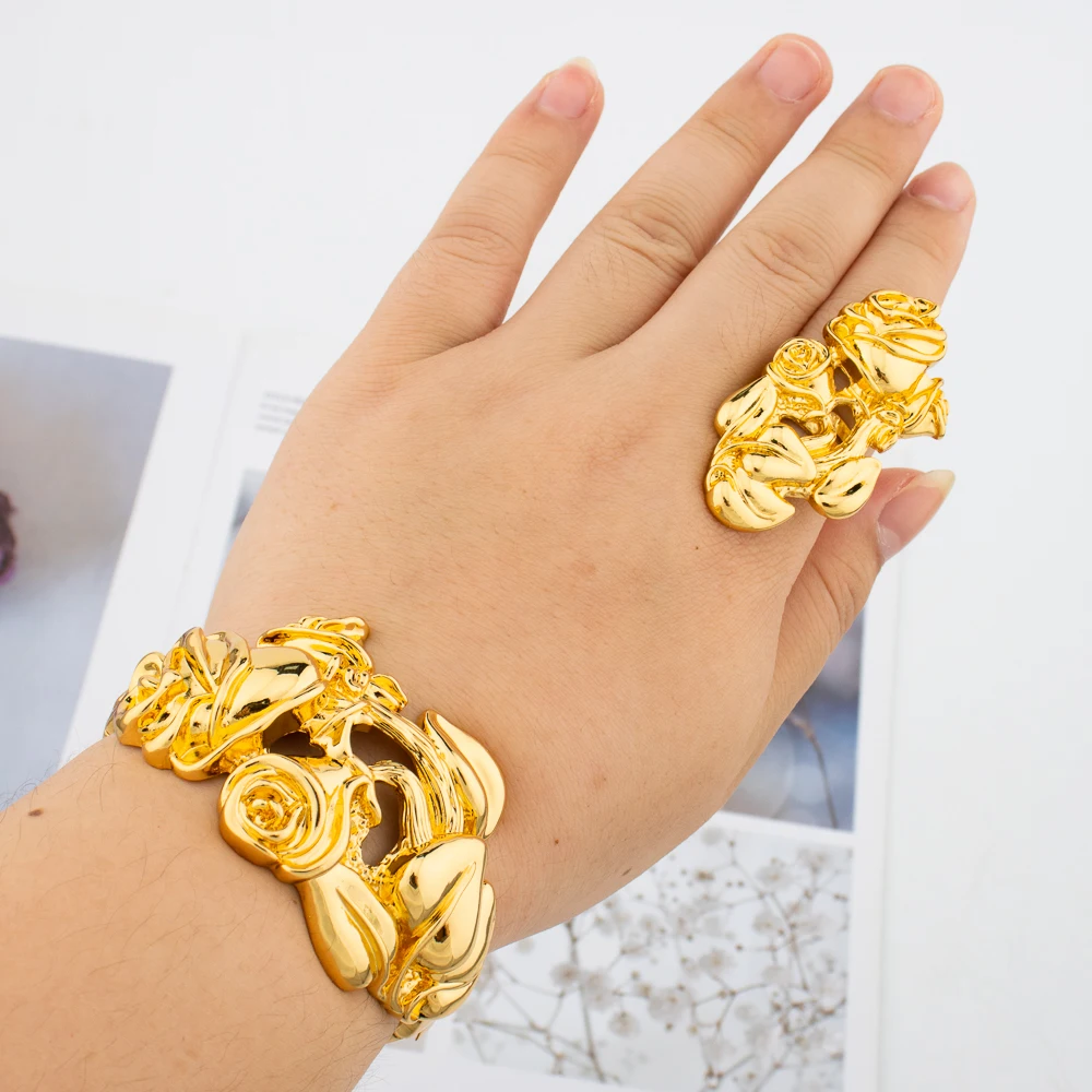 Überzogener Armreif und Ring-Set, modisches romantisches Rosendesign, hohles Armband, farbiges Schmuckzubehör für Hochzeiten – Detail 10
