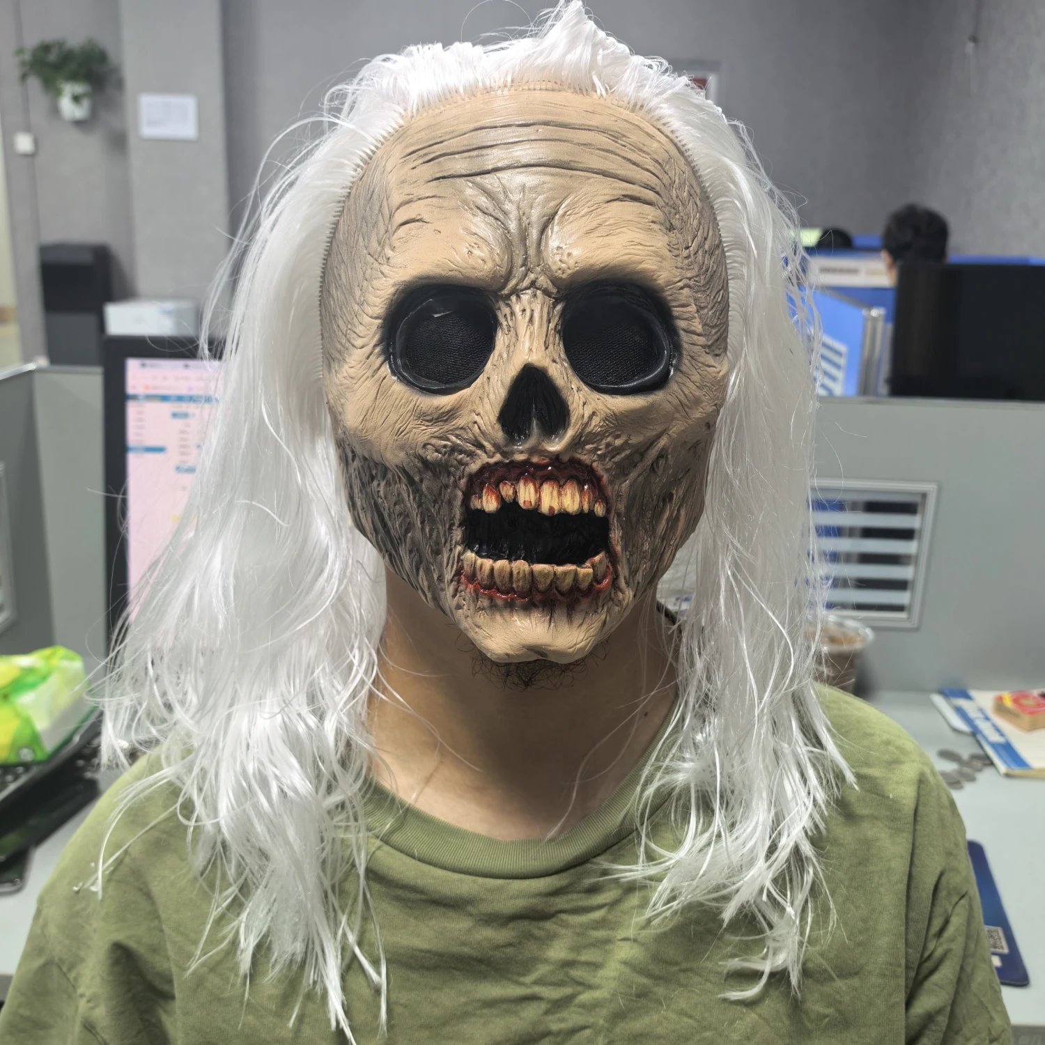 Adult Halloween Walking Dead Zombie Rubber Face Mask with White Hair Scream Old Man Design for Cosplay And Party Accessory