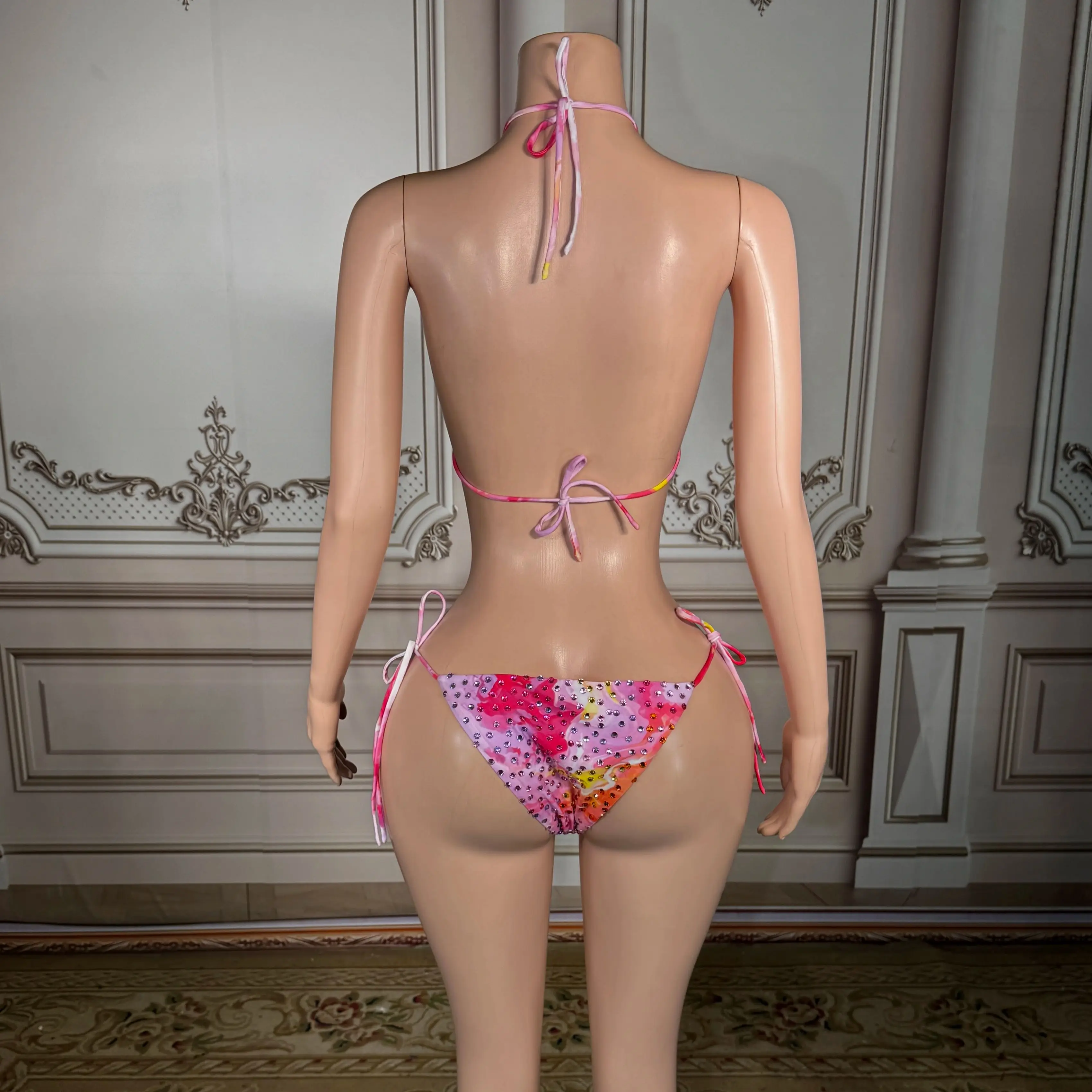

Новый розовый принтованный сексуальный купальник-бикини без бретелек с завязками, комплект из двух частей для женщин, для летнего пляжного отдыха и вечеринок у бассейна.