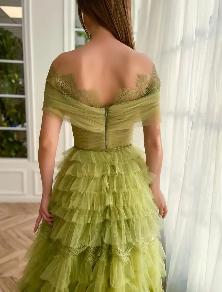 Off the Shoulder Lime Green Ruffles Tiered Tulle Prom Dresses A-Line Sleeveless Maxi Evening Party Gowns Formal Occasion Dresses