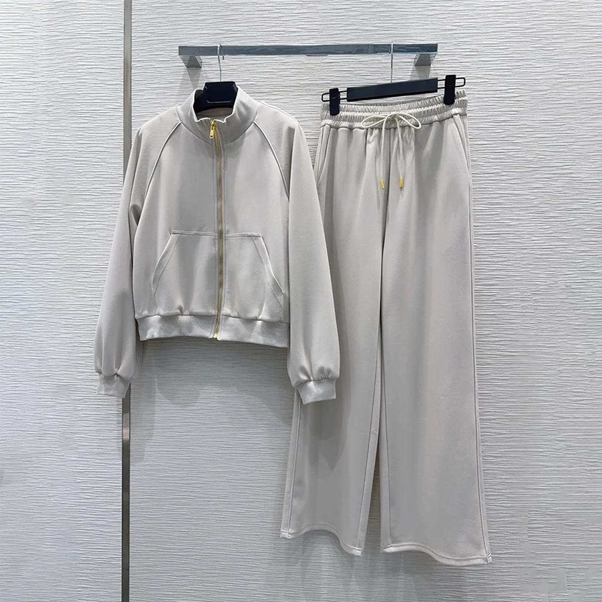 2026 High quality women's stand up collar gold zipper short jacket wide leg pants two-piece set--26922164