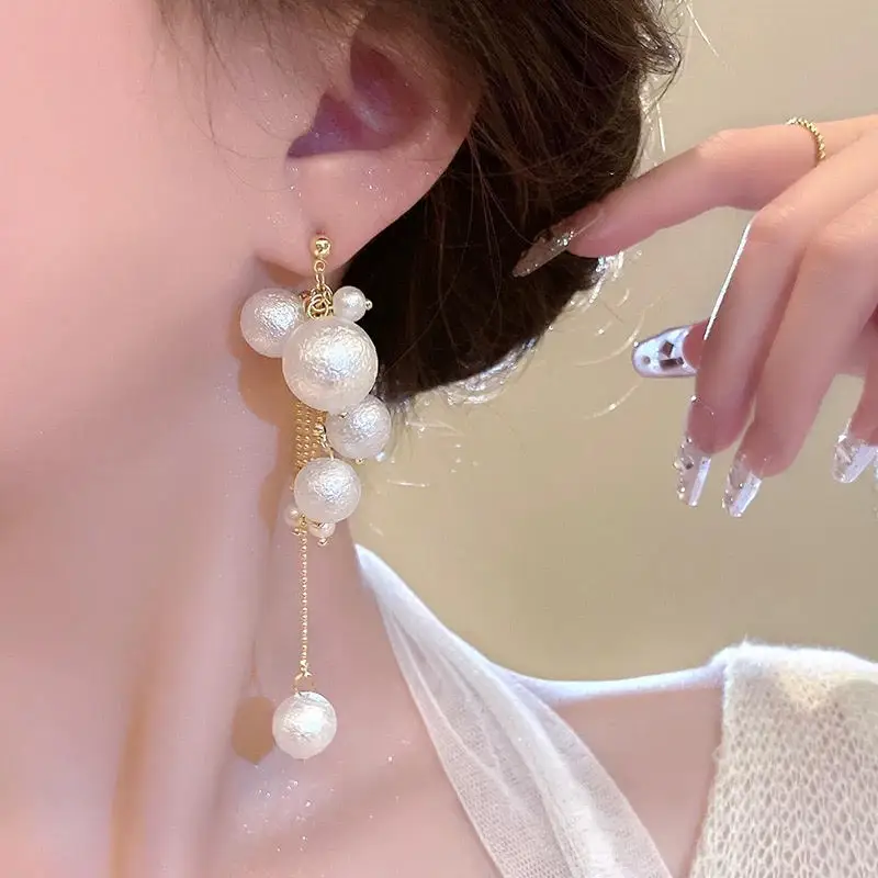 

Luxury Golden Cluster Pearl Statement Earrings – Glamorous Dangle Jewelry for Elegant Evenings