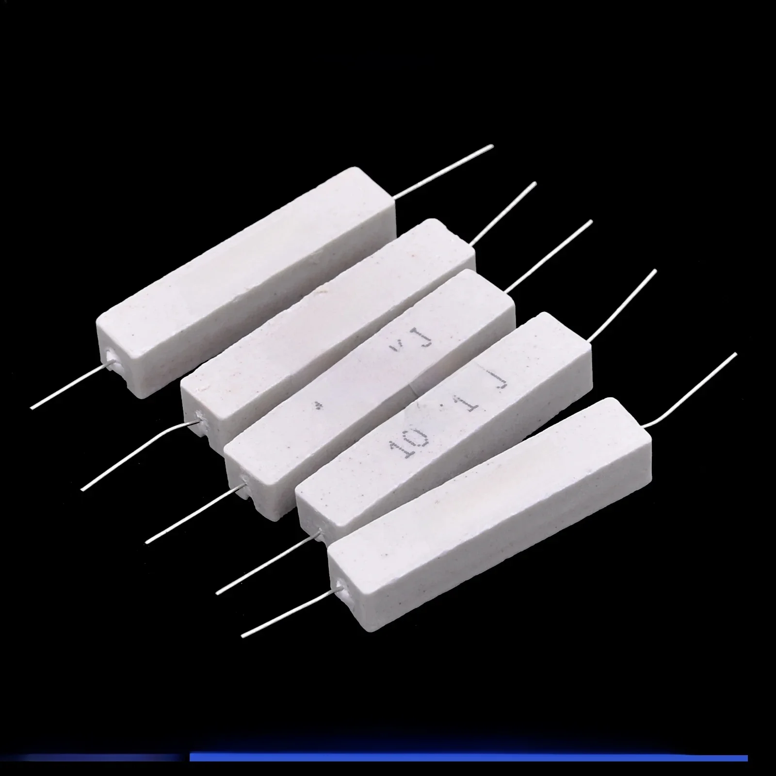 10szt/lot 5W 10W 20W Rezystor ceramiczny cementowy 5% w opakowaniu 0.1R 0.5 1 2 3 4.7 10 20 50 100 Ohm 6.8k 0.25R 0.5R 3R 27R 12R 100R — zdjęcie 2