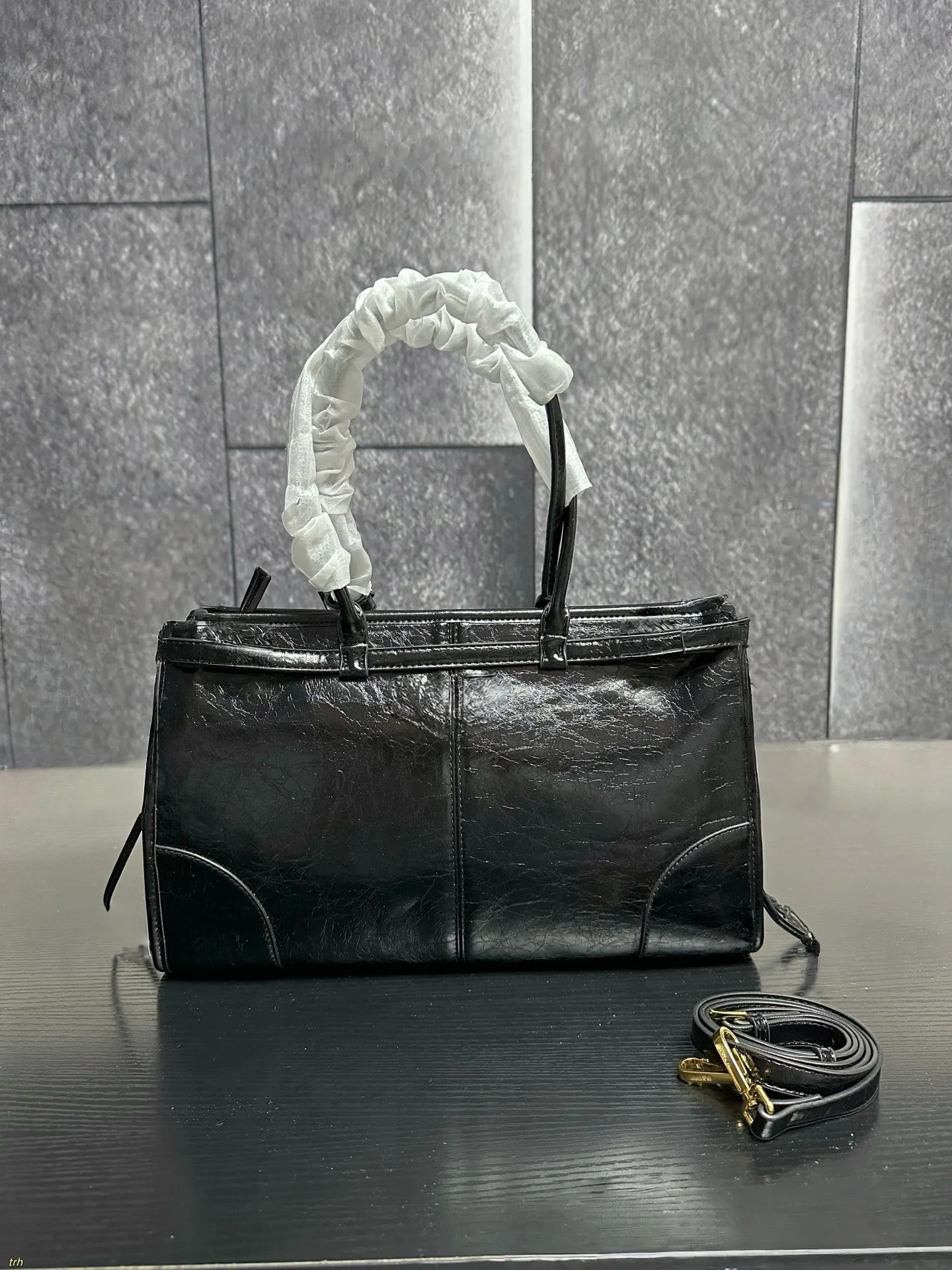 2026 Women's Handbag Large Capacity Stylish Tote Bag Multi Purpose Wearing Style, 4 Colors Available, No Box Size:38*24cm