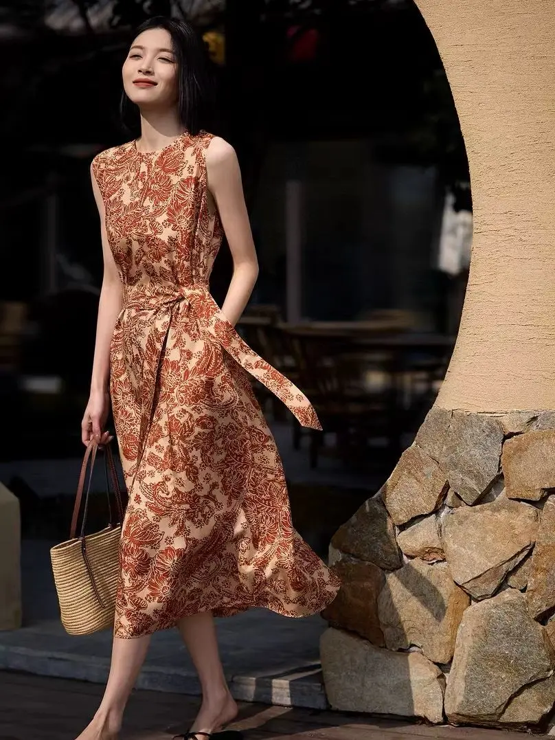 Mouwloze, dunne zomerjurk met print voor dames