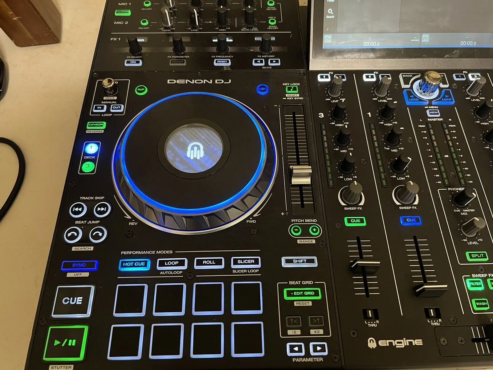 Consola de DJ inteligente Denon DJ PRIME 4 de 4 decks con pantalla táctil