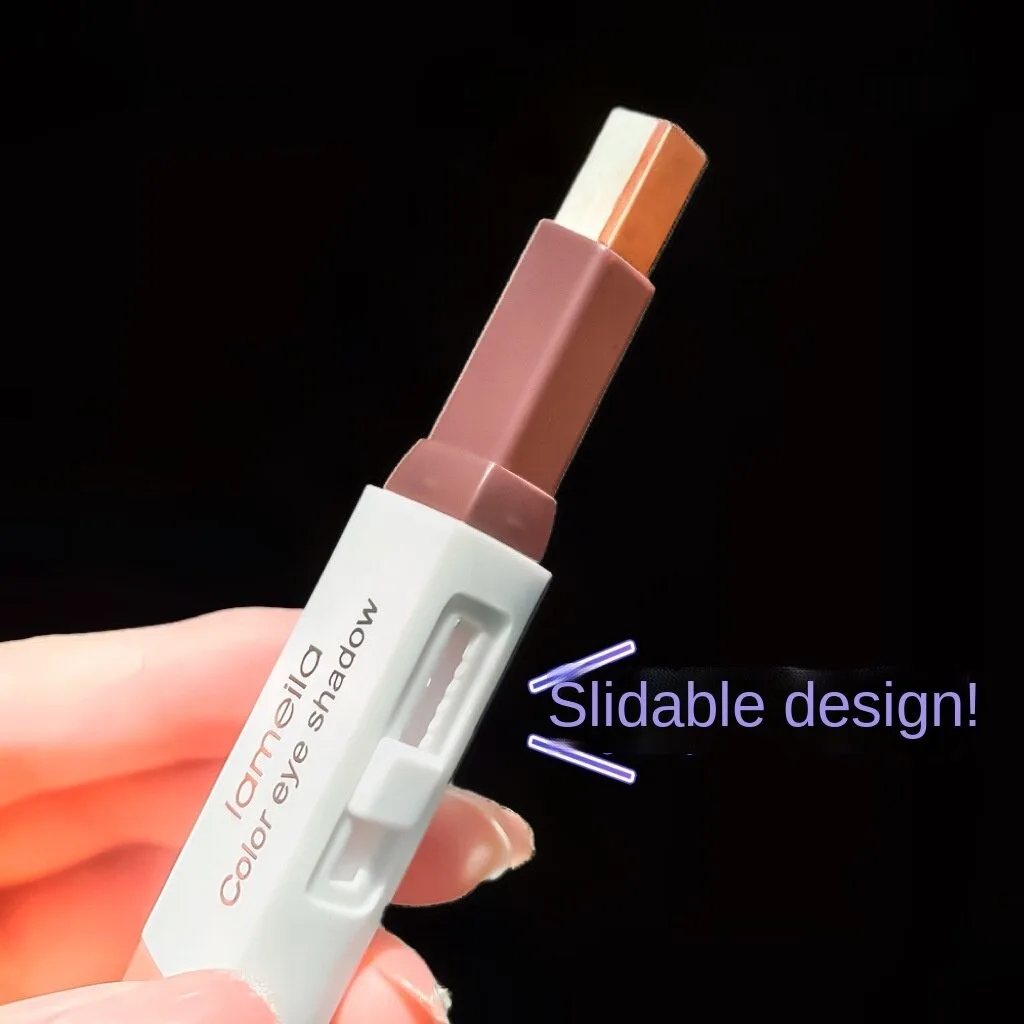 Creëer eenvoudig een tweekleurige oogschaduwstick die soepel uitstinkt voor dagelijkse snelle make-up