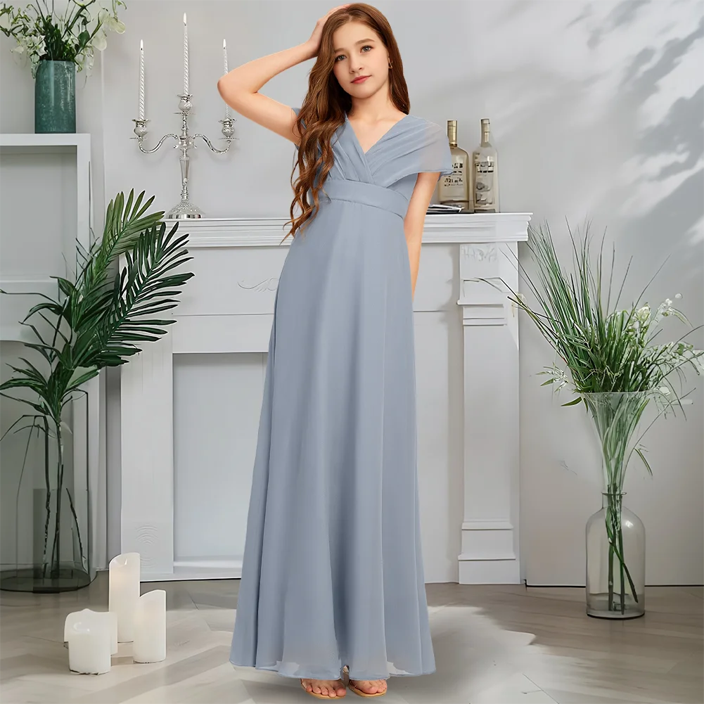 Ein luxuriöses Brautjungfernkleid für junge Brautjungfern mit V-Ausschnitt. Blaues Blumenmädchenkleid aus Chiffon mit kaskadierenden Rüschen