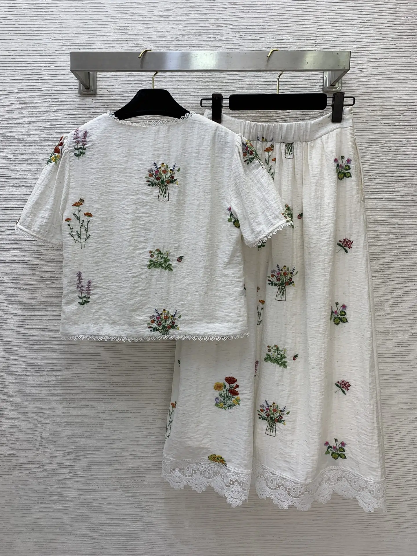 

2026 Newest Spring/Summer Resort Set with Lace Trim Off-the-shoulder drawstring cropped shirt + midi skirt