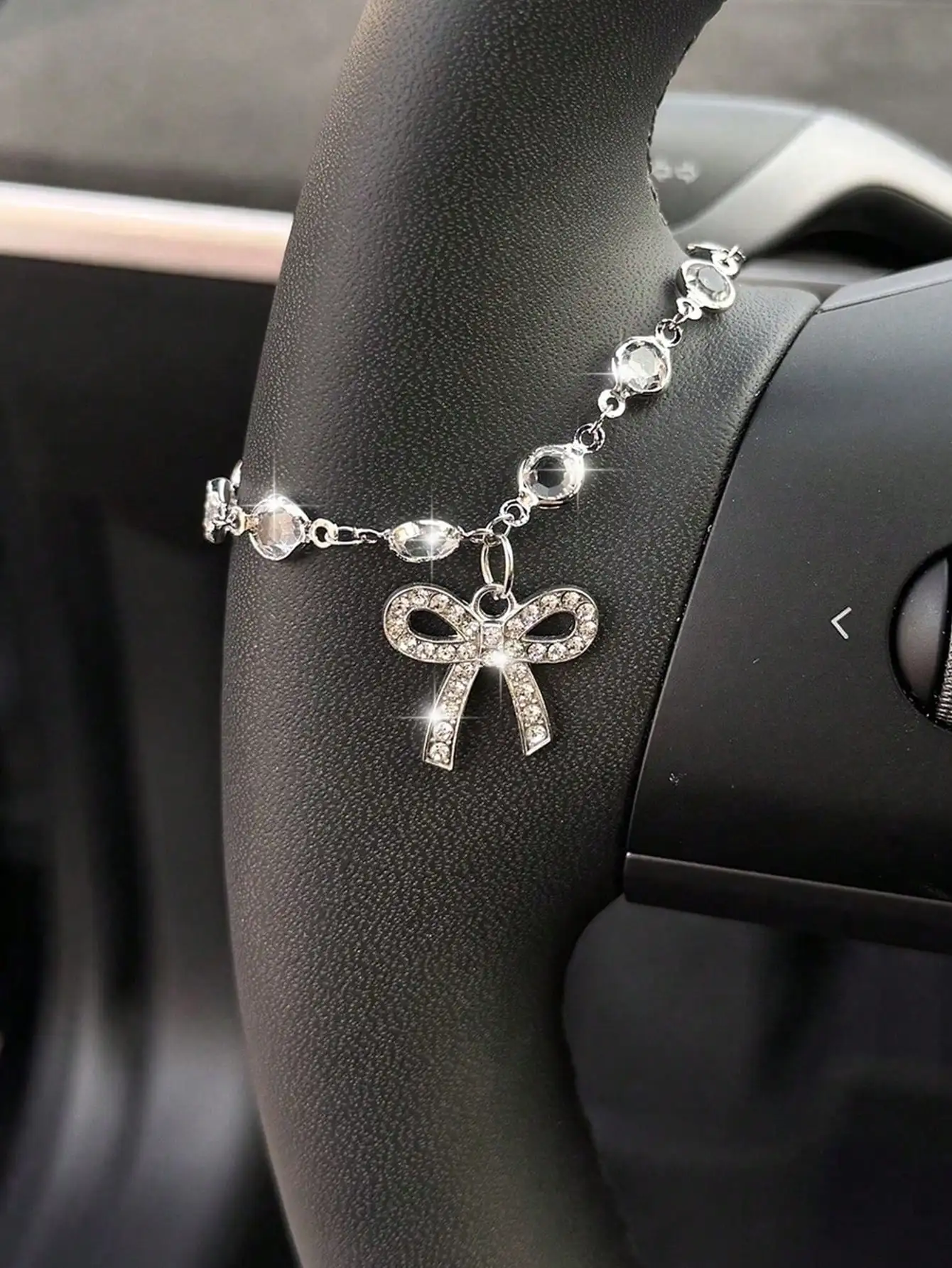 1Pc Shiny Rhinestone Bow Cross Silver Chain Car Steering Wheel Pendant Luxury Crystal Women Auto Interior Decor