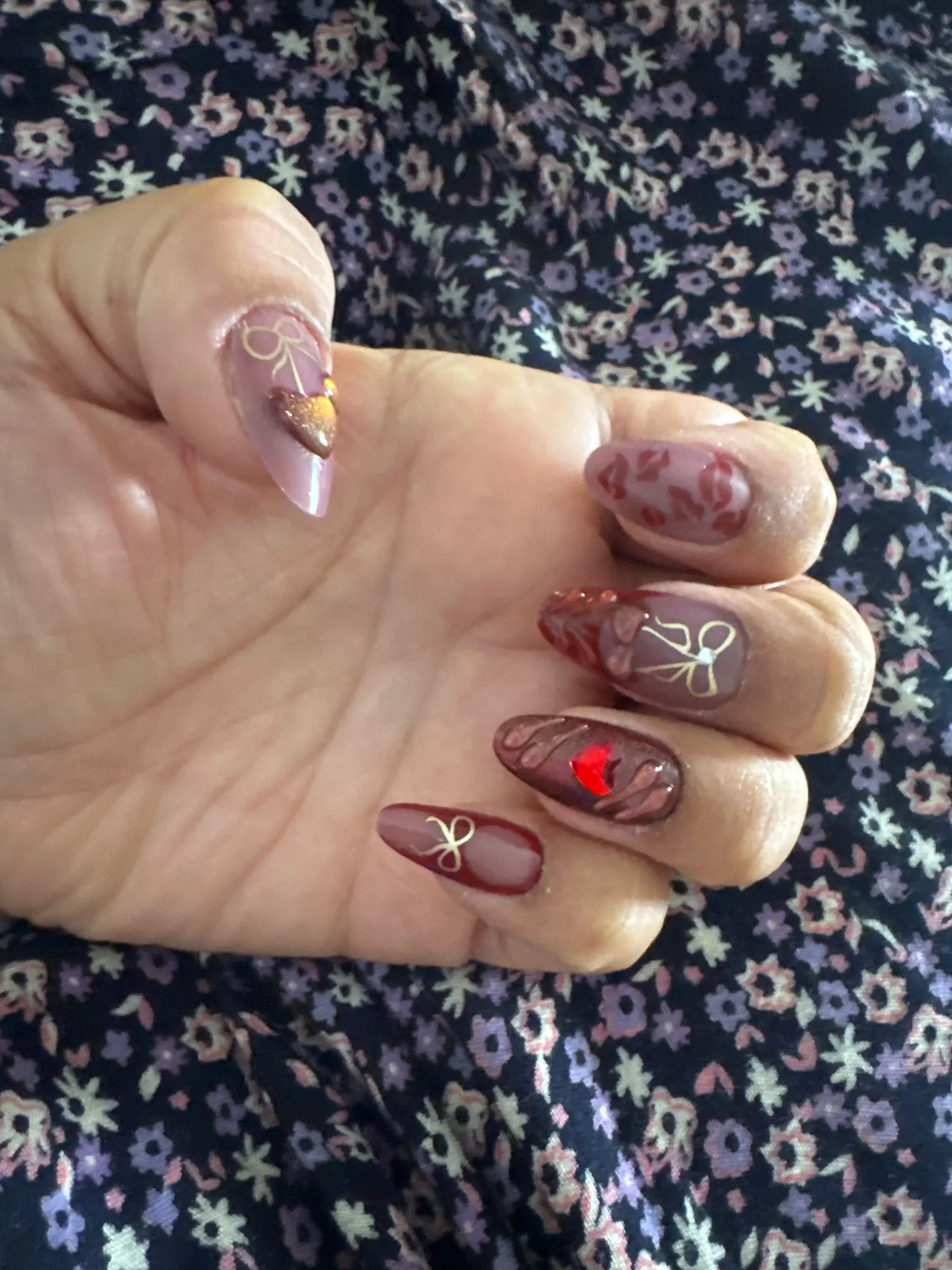 24pcs Wearable Press on Nails Strawberry Bow Design Nails Tips Red Short Almond Pearl Starlight Fake Nail Art Flower False Nails photo review