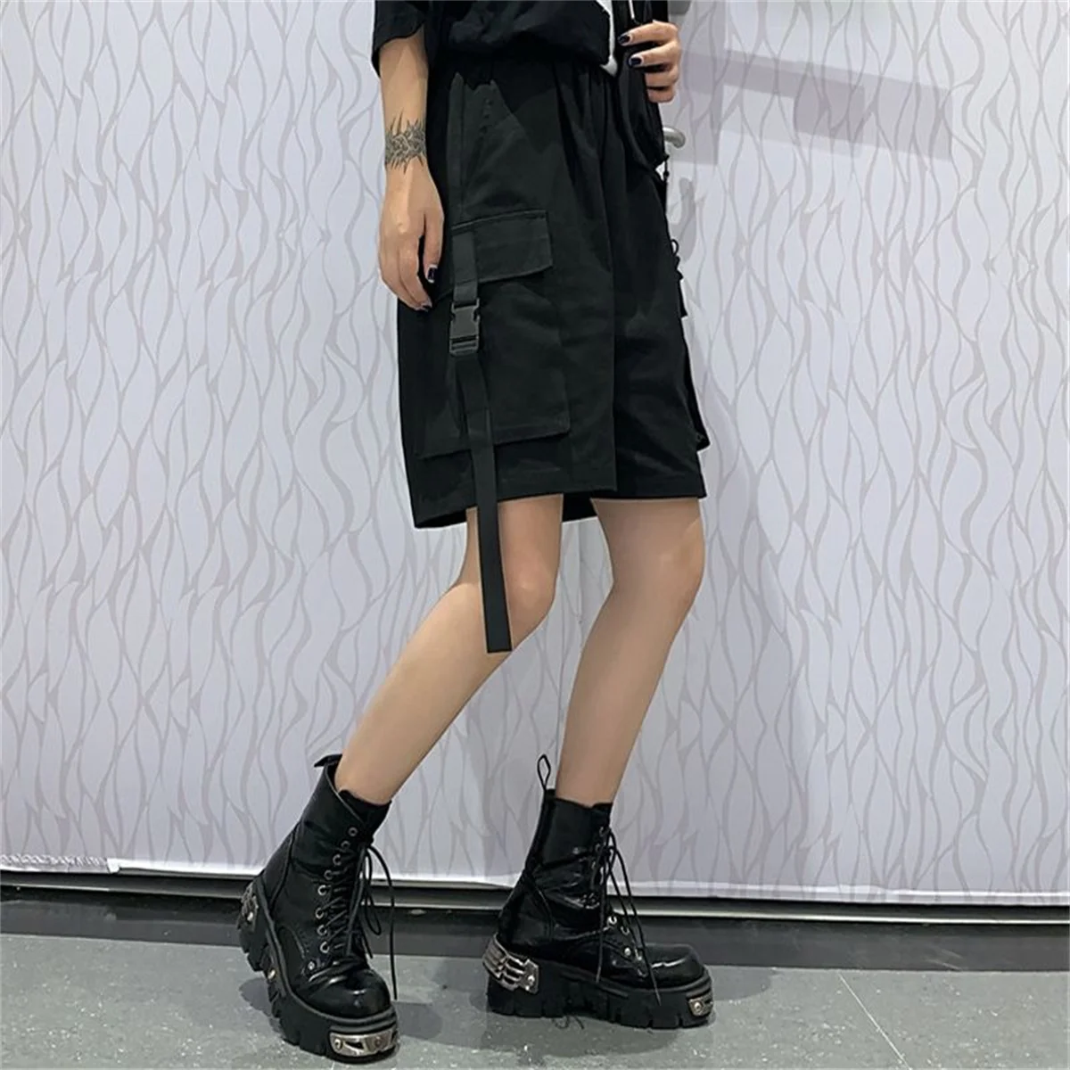 

Cool Y2K Cargo Shorts Women Harajuku Black Oversized Wide Leg Shorts Summer Streetwear Fashion High Waist Baggy Short Pants New
