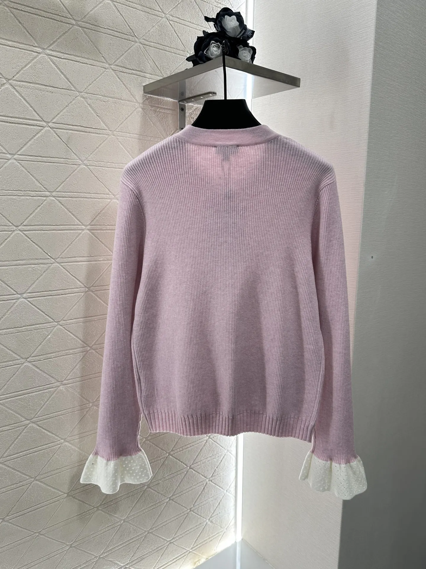 

2025 New Color Contrasting Splicing Knitted Cardigan Wool Yarn Weaving Texture Delicate Horn Sleeve 346
