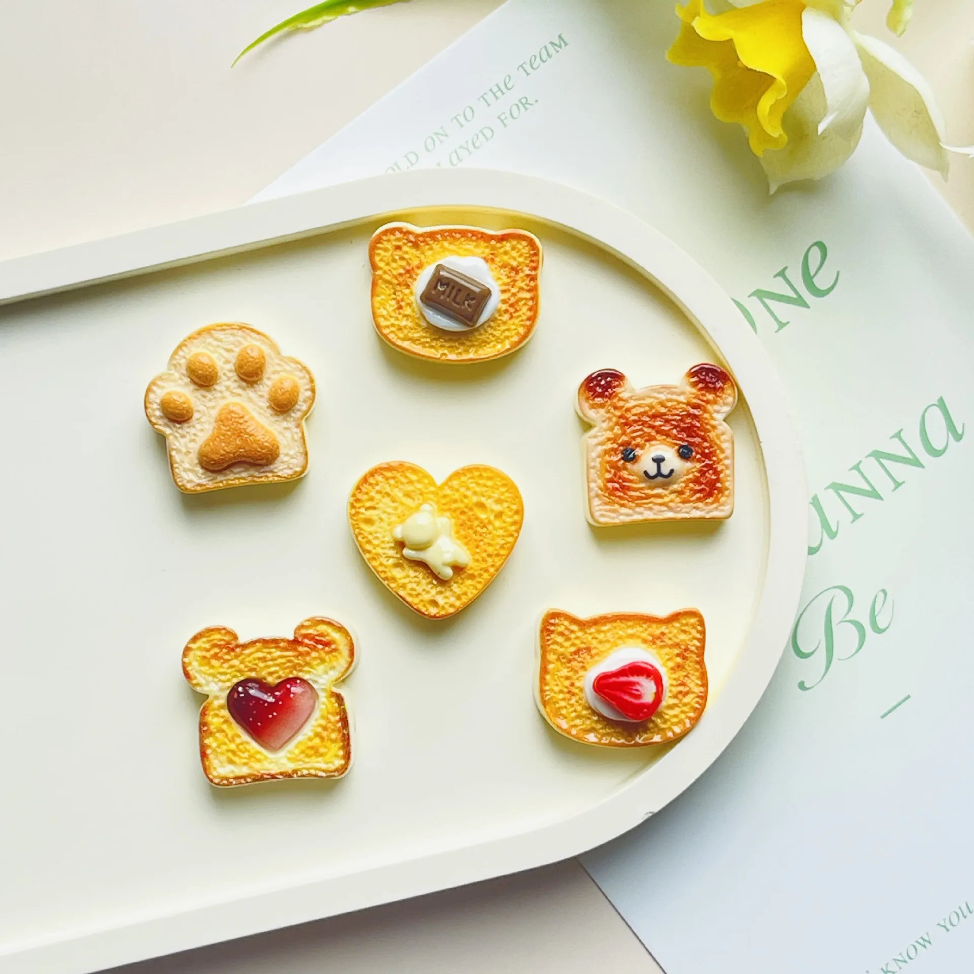 SW43 10pcs Heart Bear Cat Animal Shape Toast Bread Resin Charms Cute Claws Pendant Diy Earring Necklace Keychain Jewelry Beads