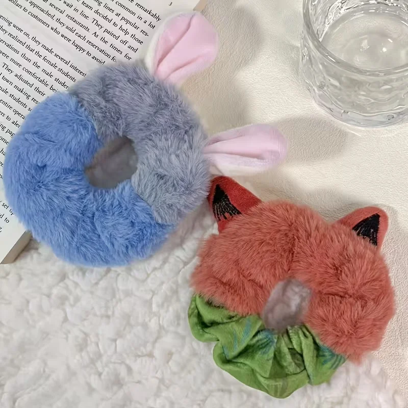 

2 изысканных плюшевых декоративных аксессуара для волос в виде мультяшных лис, идеально подходящие для ежедневного использования. Доступен в оранжевом и сером цветах.