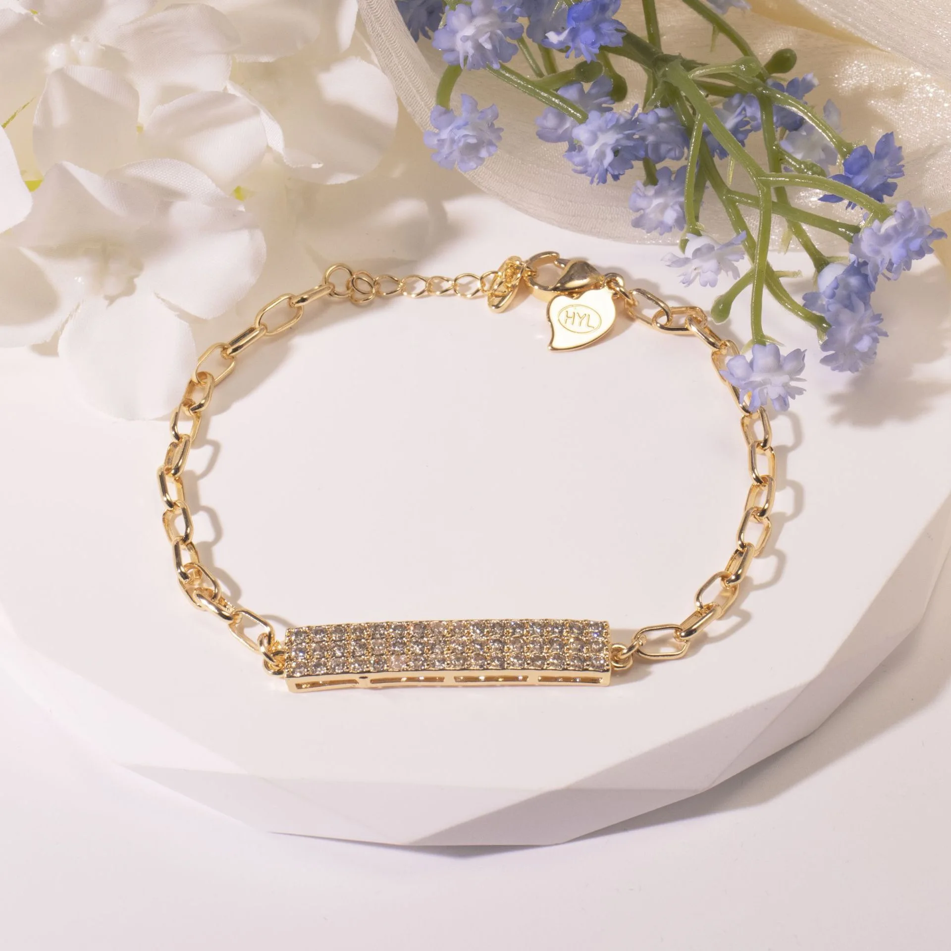 

Luxury Star Chain Bracelet for Women – Gold & Silver Plated