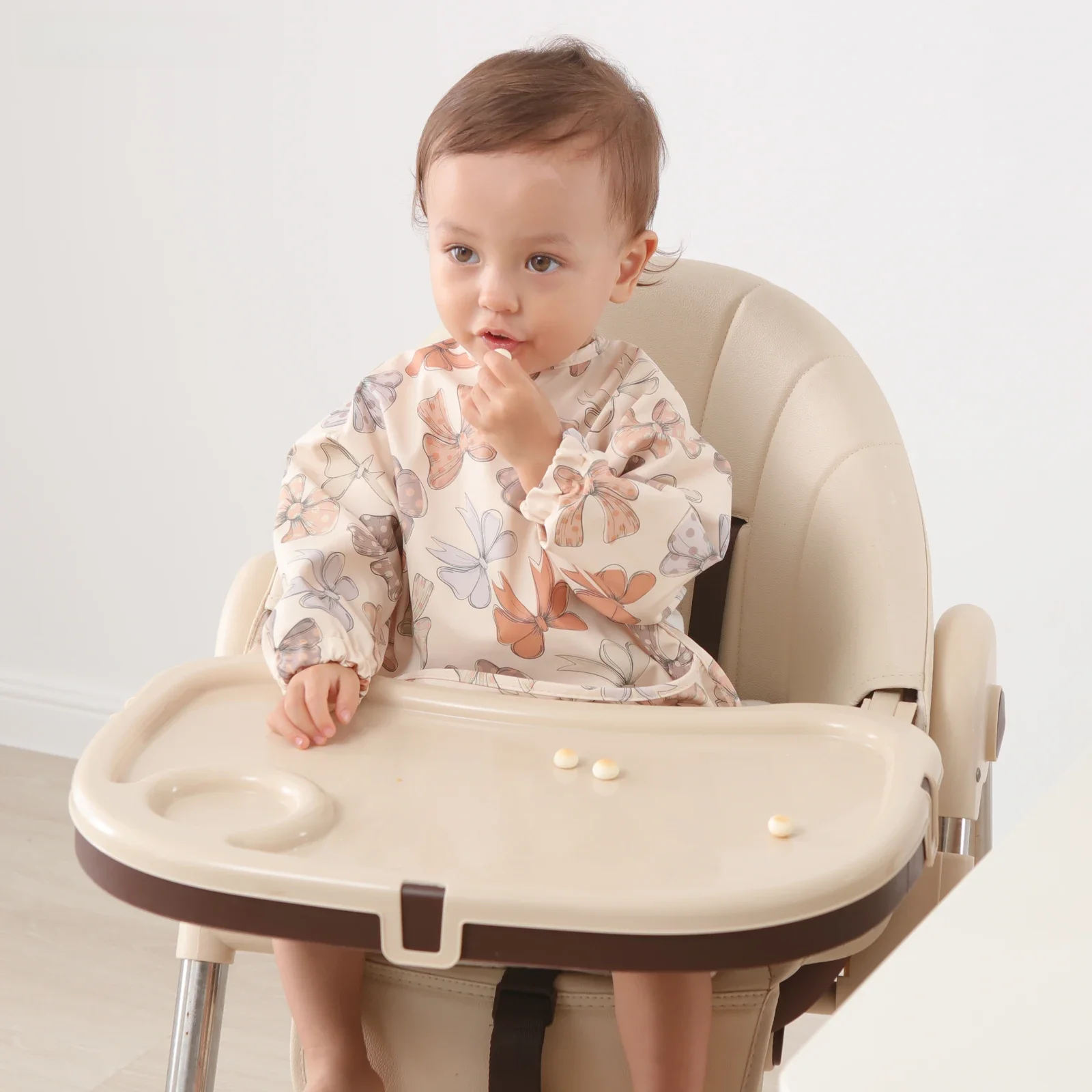 Nouveau bavoir bébé avec poche pour accessoires d'alimentation bavoirs pour enfants imperméable à manches longues bavoirs tabliers à manches longues