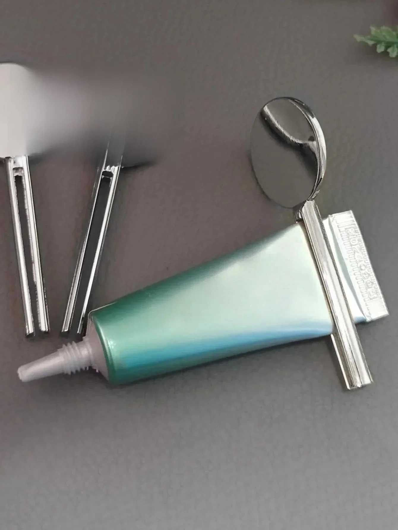 Presse-dentifrice universel en acier inoxydable, rouleau à clés pour crèmes tubulaires, outil de pressage de peinture, 1 pièce