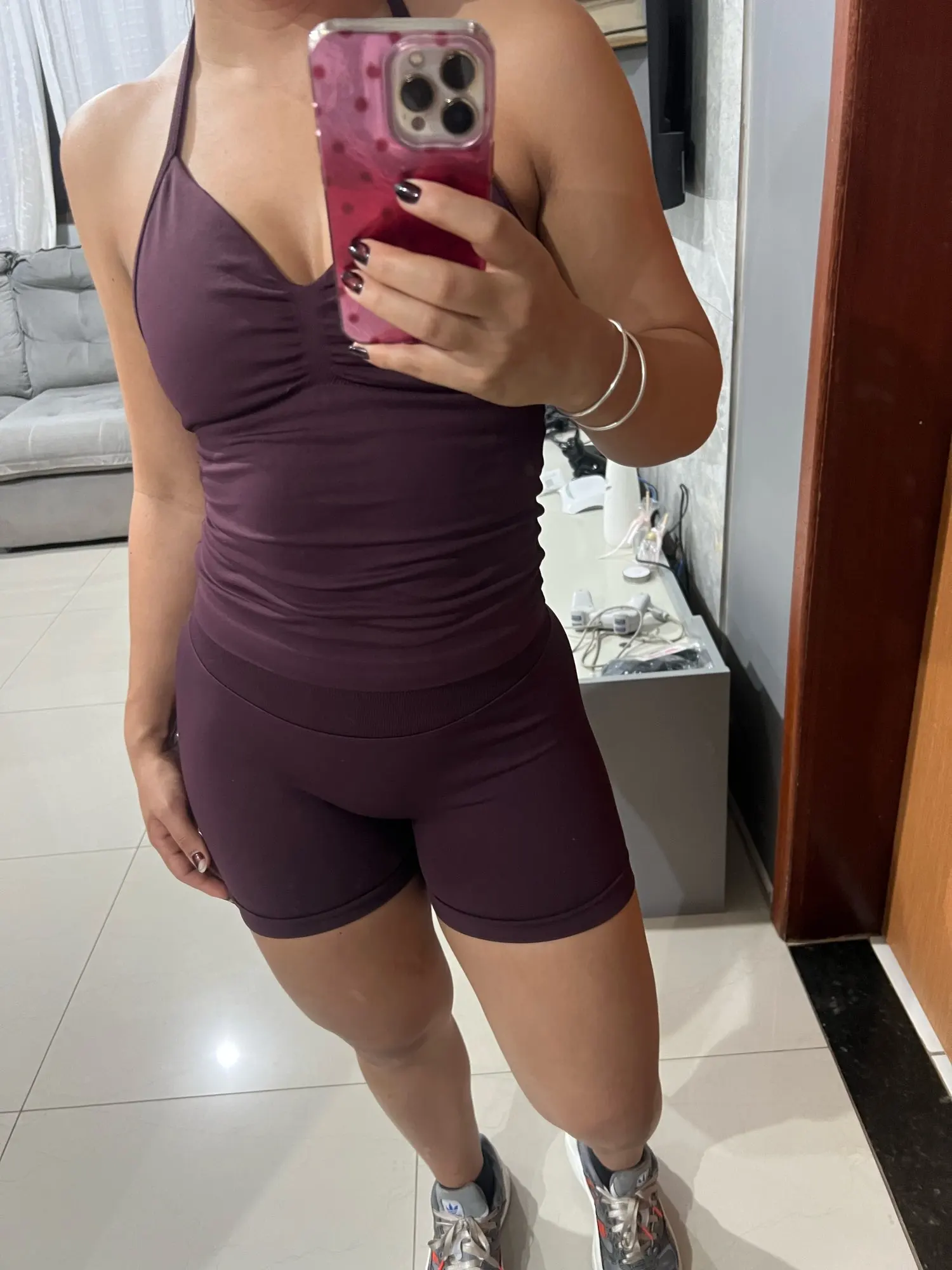 Foto de una compradora con Top Halter Breeze