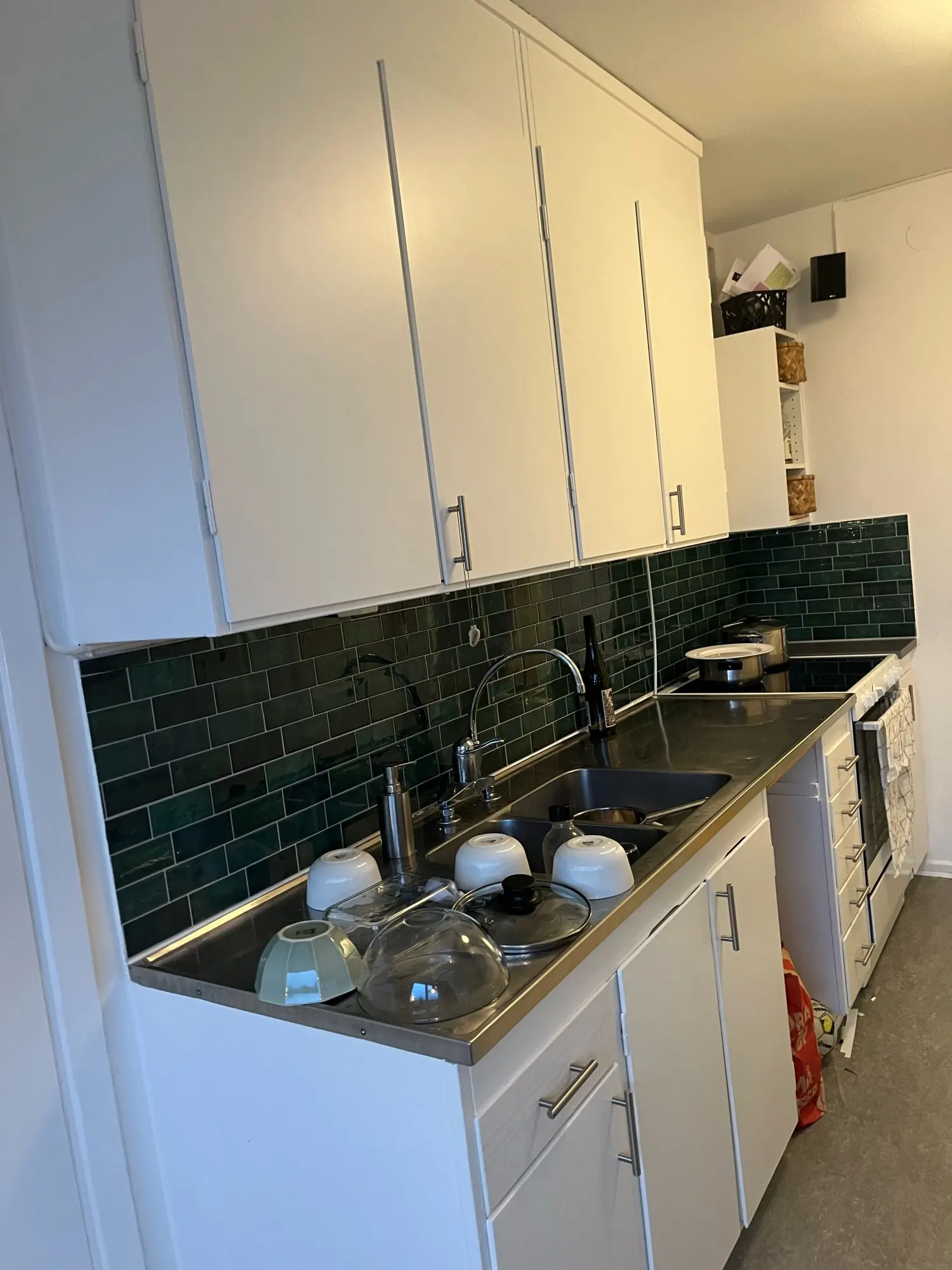 10pcs Green Brick Pattern Tile Self-Adhesive Wall Stickers, Waterproof Heat-resistant, Peel And Stick Panels For Living Room K photo review