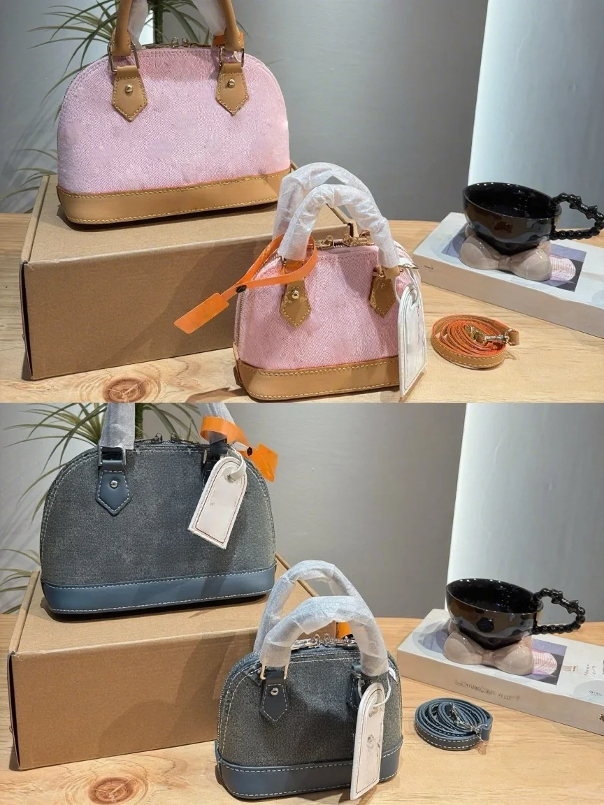

2025 New size: 24x17 cm or 16x12cm Fashionable Versatile bags denim Portable can be carried on the shoulder no boxes