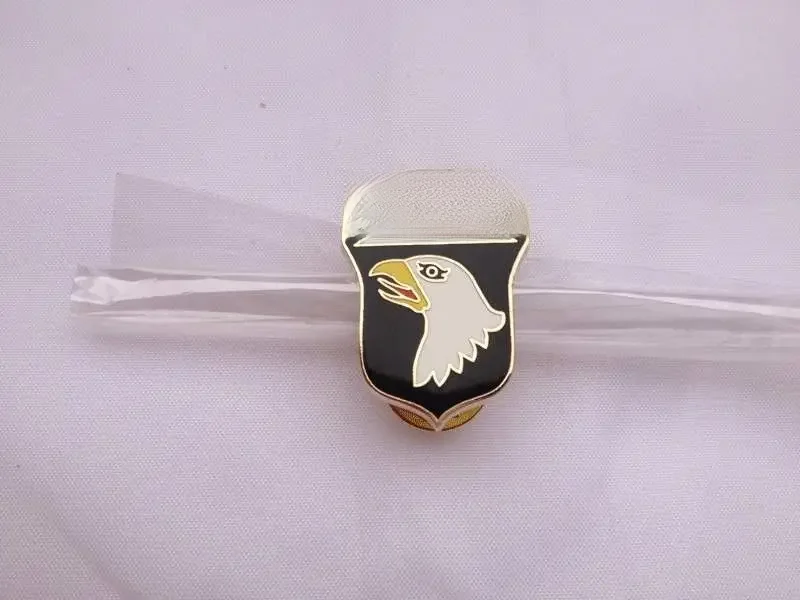 Przypinka do koszuli wojskowej 101ST Airborne Division Eagle - US044 — zdjęcie 2