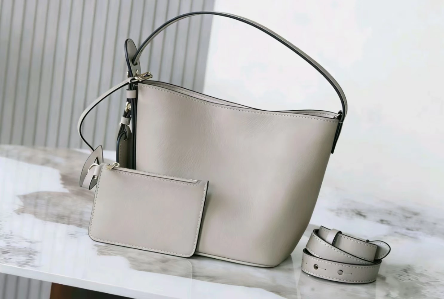 

2026 New Gentle Elephant Grey Women Mini Leather hand-held Bucket Bag Commuter Shoulder Crossbody Bag (Size: 18-16-12 cm) P15
