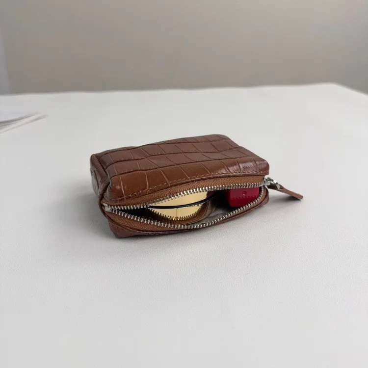 Crocodile Pattern Mini Zipper Coin Purse Portable Lipstick Storage Pouch Brown White Black