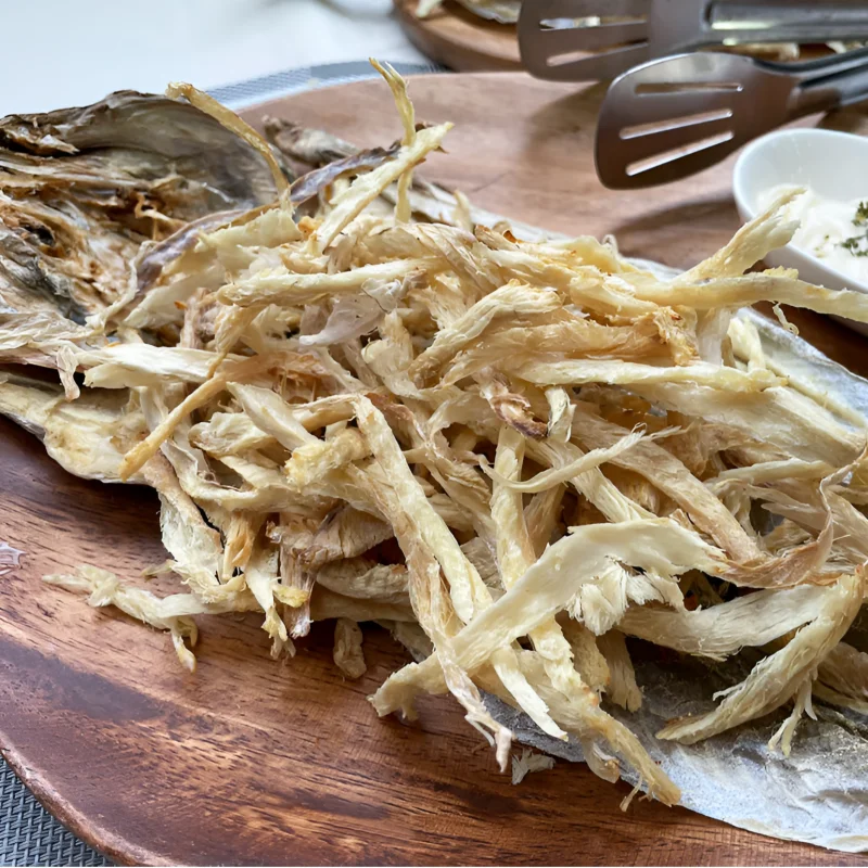 수작업으로 정성스럽게 두번 찢어낸 부드러운 손질먹태 한마리 1미 110g